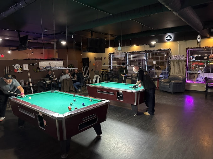 Best bar & lounge in Saskatoon with pool tables, VLTs & great food